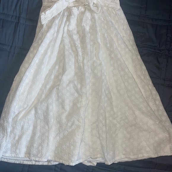 White dress - Picture 3 of 3